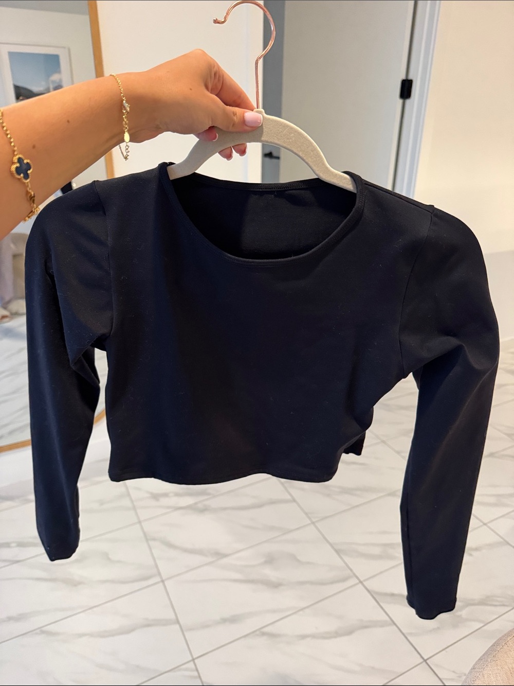 Black yoga crop top